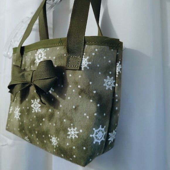 NEW Reusable Fabric Gift Bag Snowflake Christmas flannel with  Bow double handle - Picture 2 of 5